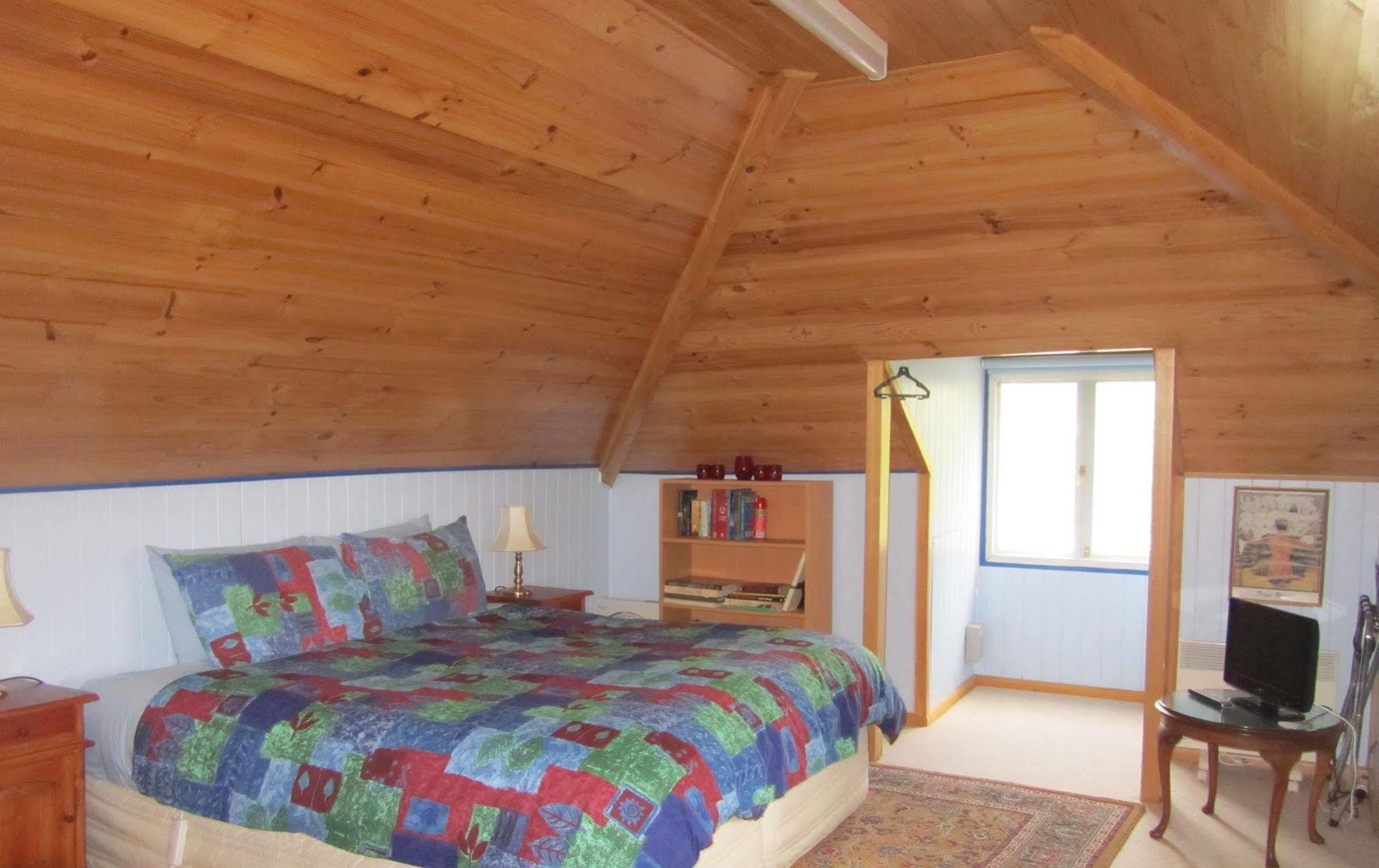 Triabunna Cabin & Caravan Park Esterno foto